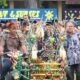 Pawai ta'aruf peserta MTQ ke 50 Tingkat Kabupaten Simalungun, tampak tuan rumah Kecamatan Jawamaraja Bahjambi menggunakan becak hias membawa hasil pertanian untuk dipersembahkan kepada bupati dalam acara pembukaan di lapangan bola kaki Bahjambi, Senin (26/2).(Waspada/ist).