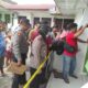 Polsek Siantar Barat bersama Sat Reskrim dan Tim Inafis Polres Pematangsiantar melakukan olah tempat kejadian di satu kos-kosan, Jl. Purba, Kel. Timbang Galung, Kec. Siantar Barat, Selasa (27/2) sekitar pukul 13:30, karena menemukan seorang ibu guru meninggal di dalam salah satu kamar kos-kosan.(Waspada-Ist).