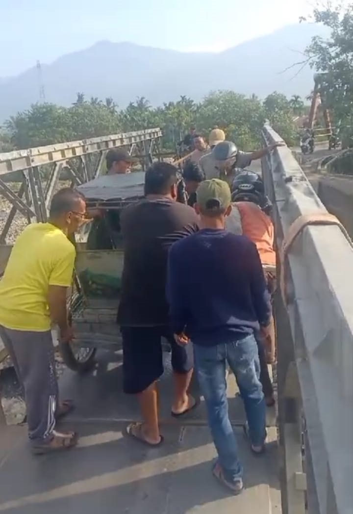 Jembatan beling belum rampung dikerjakan yang berlokasi di Desa Mbarung Agara. Waspada/Seh Muhammad Amin