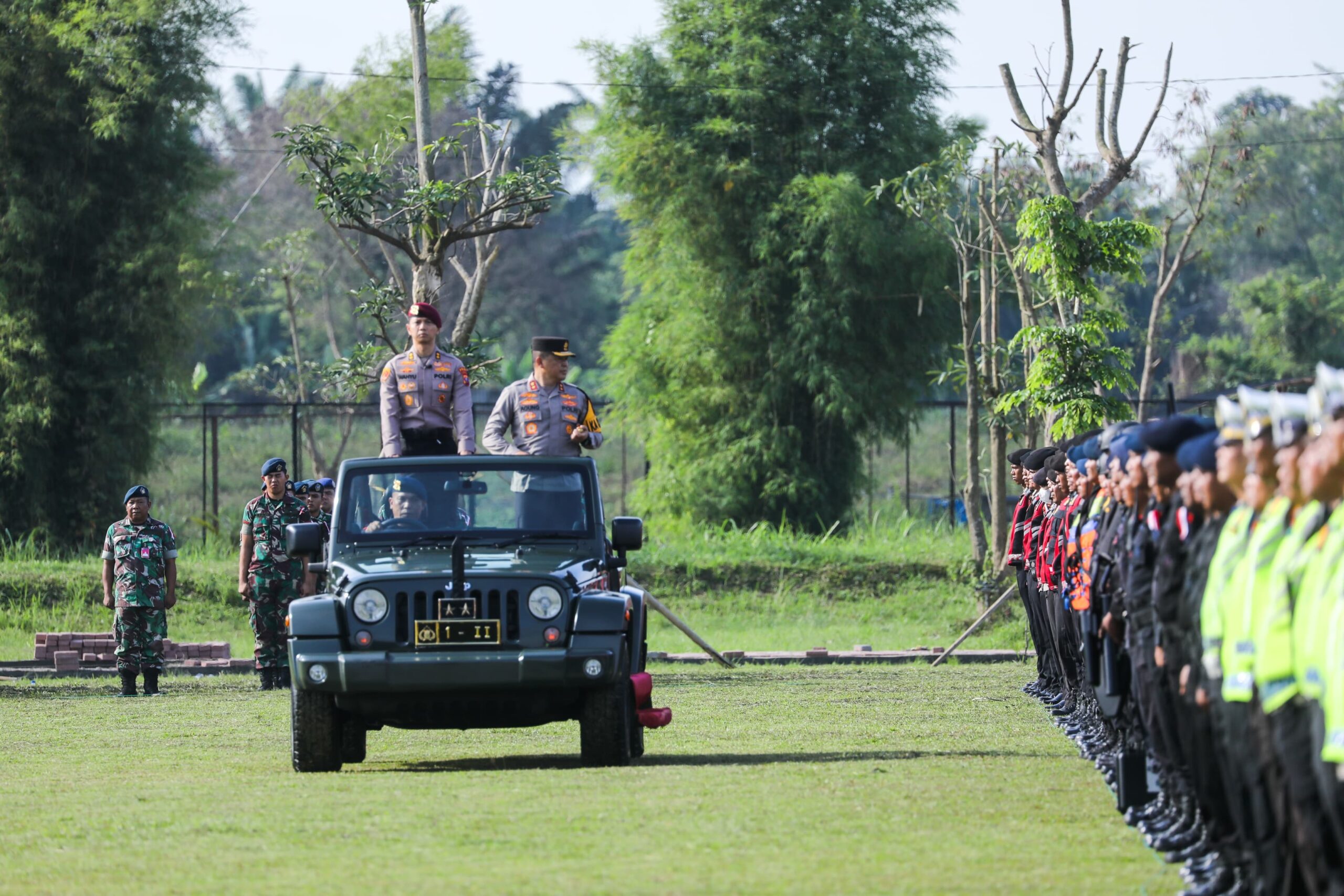  Kapolda Sumut saat memimpin Apel Gelar Pasukan Pengamanan di Lapangan Mapolda Sumut, Selasa (27/2).  Waspada/ist