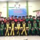 Ketua STKIP Padanglawas, H.Tolentino, MM foto bersama dengan senat dan mahasiswa STKIP yang diwisuda di Aula Hotel Marwah, Sibuhuan, Padang Lawas, Rabu (28/2).Waspada/ist.
