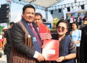 Turut Sumbang PAD, Bupati Samosir Beri Penghargaan Kepada Notaris