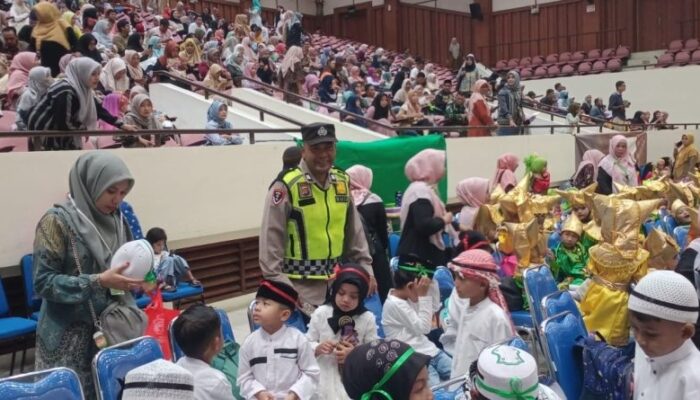 Kehadiran Polisi Di Arena Pentas Seni GTK X Disambut Meriah