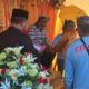 PROSESI pemberian gelar Ncek Tuan kepada Ir.H Erwan Rozali Nasution pak cik/ uda dari Bobby Afif Nasution yang dilakukan kerabat dari 9 Zuriat Kedatukan Batubara. Waspada/Iwan Has
