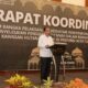 Asisten III Sekda Aceh, Mawardi, saat membuka Rakor Dalam Rangka Persiapan Pelaksanaan Kegiatan Inventarisasi Dan Verifikasi Penyelesaian Penguasaan Tanah Dalam Rangka Penataan Kawasan Hutan (PPTPKH) di Hermes Palace Hotel. (Waspada/Zafrullah)