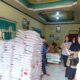 Kepala Bidang Ketersediaan dan Distribusi Pangan, Lina, bersama stafnya dan Kepling tinjau rumah warga penampung beras Bulog. (Waspada/Ria Hamdani)