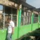 KADIS Pendidikan Langkat, Dr. H. Syaiful Abdi, meninjau gedung laboratorium dan gedung perpustakaan SMPN II Babalan yang terbakar. Waspada/Asrirrais