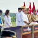 Presiden RI Joko Widodo didampingi sejumlah KDh, saat meresmikan jalan tol ruas KualaTanjung - Tebing Tinggi - Parapat seksi Tebing Tinggi-Indrapura dan ruas Indrapura-Kisaran seksi Indrapura-Limapuluh, di Gerbang Tol Limapuluh, Kabupaten Batubara, Rabu (7/2).(Waspada/ist).
