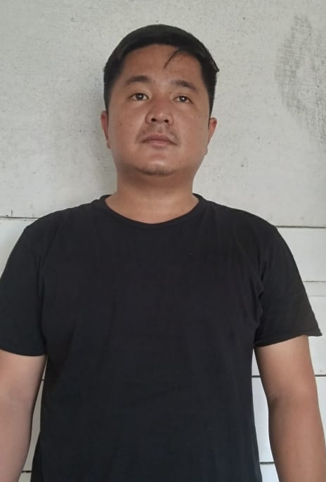 Pengusaha konveksi, Elwinus Memdrofa yang merasa dirugikan akibat pembatalan pesanan tas mini (goodie bag) sepihak oleh SSC Balige. Waspada/Ist