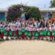 Usai mengikuti penyuluhan gizi dan protein, para siswa-siswi SD Negeri 091464 Parapat, Kecamatan Girsang Sipanganbolon, Kabupaten Simalungun, foto bersama bergembira menerima bingkisan dari pihak Regal Springs Indonesia.(Waspada/ist).