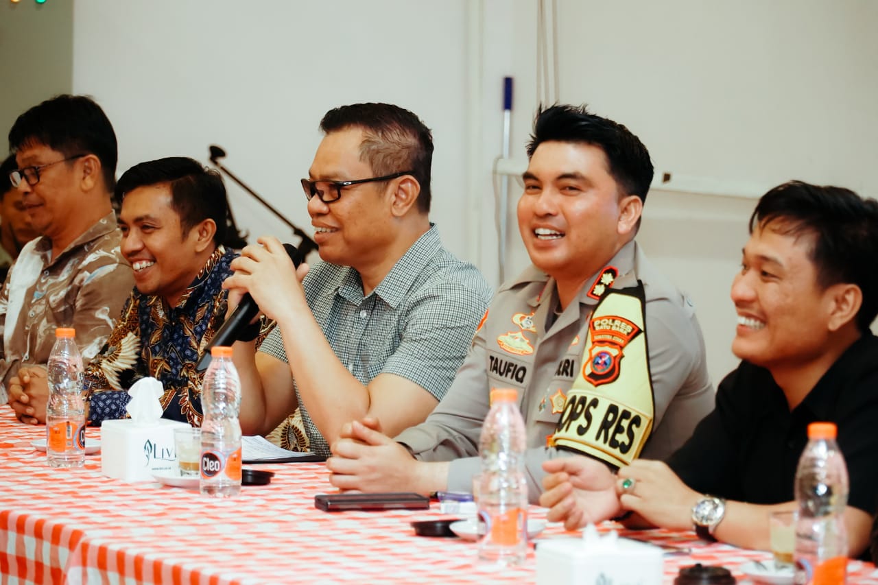 PENJABAT (Pj) Bupati Batubara Nizhamul, SE, MM., pada Bimtek Aparatur Pengawas Pemilu 2024 yang digelar di Kecamatan Seisuka.Waspada/Ist