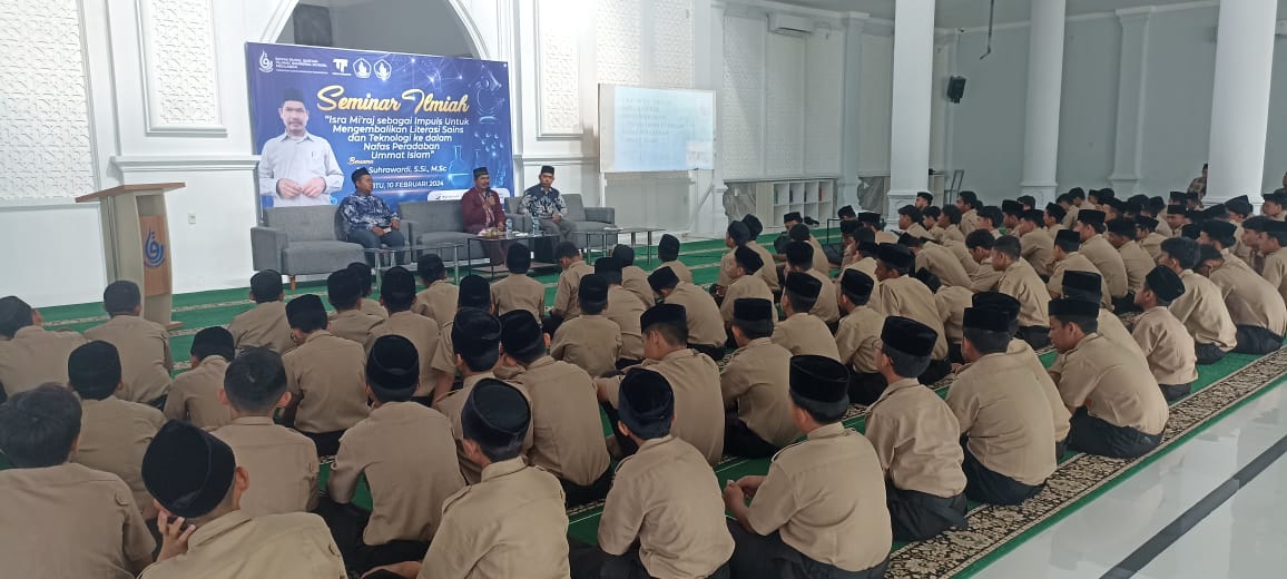 Dayah Ruhul Qurani (RQ) Meulaboh melaksanakan Isra’ Miraj 1445 H, Isra Mikraj yang  berbasis sains yang dilaksanakan di Dayah setempat, Sabtu, (10/2).(Waspada/Ist)