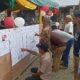 Para pemilih di Gampong Lam Ara Eungkit, Kecamatan Kuta Malaka, Aceh Besar, melihat daftar caleg yang ditempelkan sebelum melakukan pencoblosan, Rabu (14/2). (Waspada/Ist)