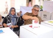 Sekda Aceh Nyoblos Di TPS 09 Gampong Pineung