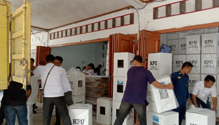 KPU Samosir Mulai Distribusikan Logistik Pemilu 