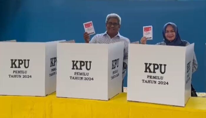 Pj Bupati Aceh Utara Nyoblos Di TPS 001 Kuta Lhoksukon