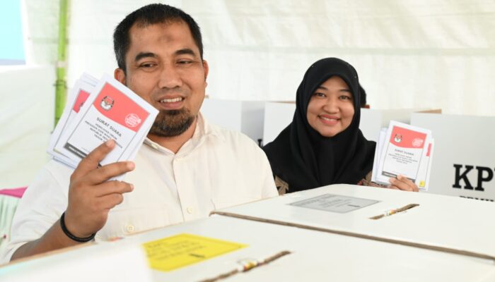 Pj Bupati Aceh Besar Nyoblos di TPS 01 Gampong Gani