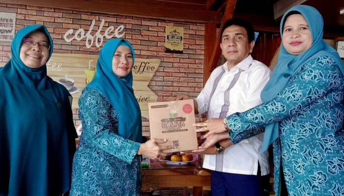 HT M Nurlif Salurkan Bantuan PMT Ibu Hamil Dan Balita
