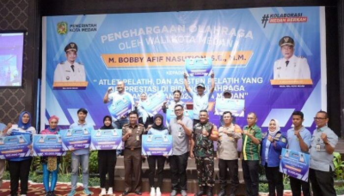 Bobby Nasution Berikan Penghargaan kepada 211 Atlet, Pelatih, Dan Asisten Pelatih Berprestasi