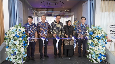DAIKIN Proshop Showroom hadir di Jalan Iskandar Muda Medan diresmikan ditandai pengguntingan pita. Waspada/ist
