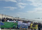 Peduli Sampah, Pelindo Regional I Bersihkan Sampah Di Belawan