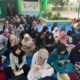 Kegiatan tadarus Alquran oleh peserta Pesantren Ramadhan didampingi guru pembimbing. Waspada/ist