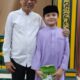 Mirza Ramadhan Lubis siswa MIN Medan, yang juga Hafiz 1 Juz Alquran poto bersama Kepala Bagian Kesejahteraan Daerah Kota Medan,Abu Kosim, M.AP. Waspada/ist