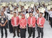 Wali Kota P. Siantar Serahkan 183 SK PPPK Guru Formasi 2023