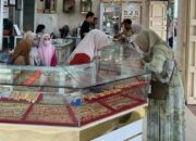 Jelang Ramadan, Harga Emas Meroket Naik
