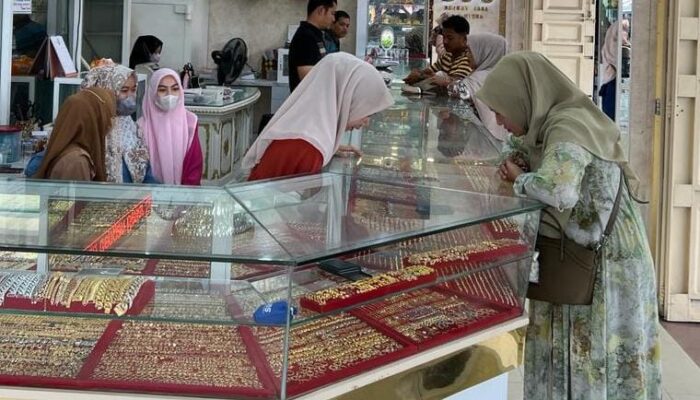 Jelang Ramadan, Harga Emas Meroket Naik
