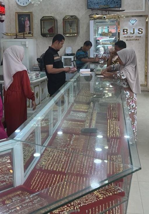 Jelang Ramadan, Harga Emas Meroket Naik