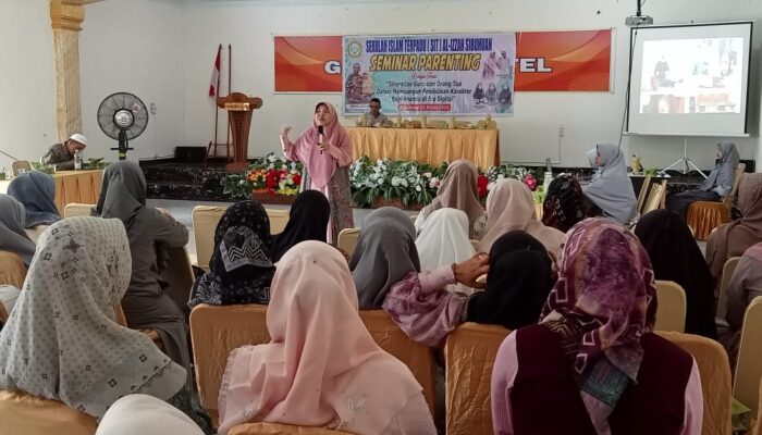 SIT Al-Izzah Sibuhuan Gelar Seminar Parenting