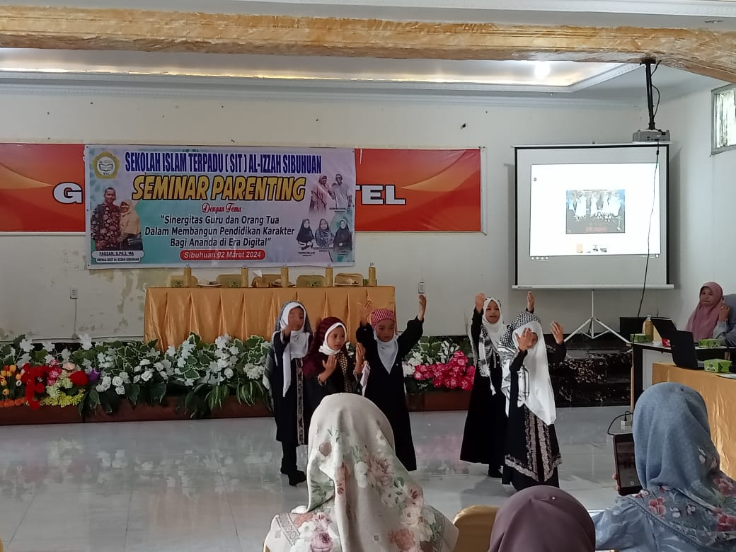 SIT Al-Izzah Sibuhuan Gelar Seminar Parenting