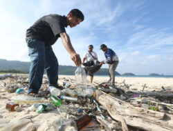 FJL Bersihkan Sampah Internasional Di Pantai Balu, Pulo Aceh