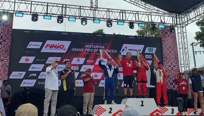 Pembalap Rusty Wyatt Dari Sharjah Team Juarai F1H2O Danau Toba 2024