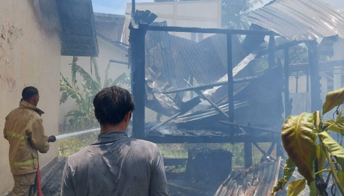 Rumah Nenek Syamsiah Musnah Terbakar