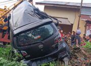 2 Penumpang Toyota Agya Tewas Di Lokasi Usai Ditabrak Kereta Api