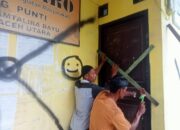 Warga Punti Segel Kantor Geusyik