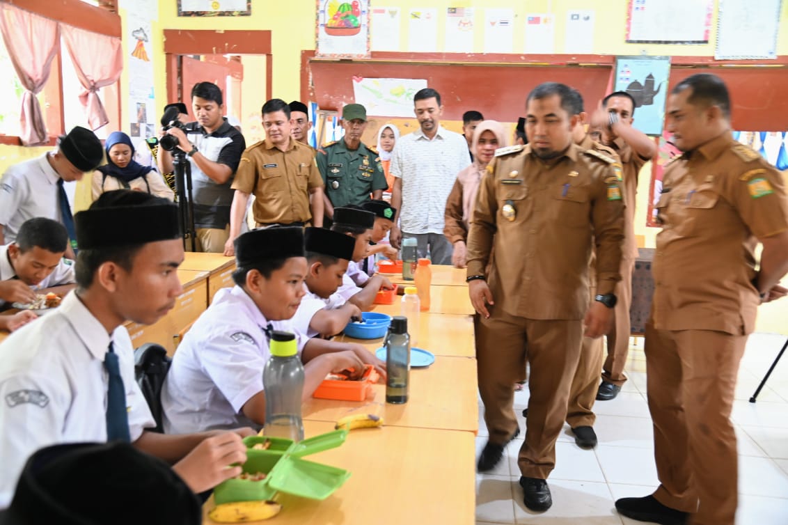 Aceh Besar Simulasi ‘Makan Siang Gratis’ Bergizi Pelajar SMP