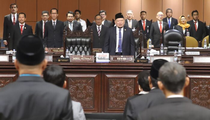 Sidang Paripurna DPD RI Bacakan Kepres Pemberhentian Senator AWK