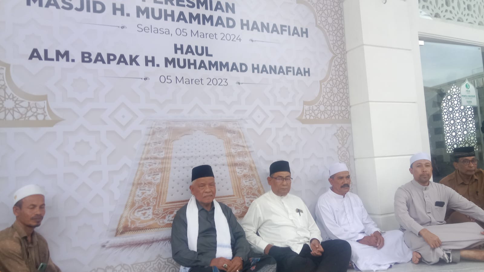 Abu Blang Jruen Resmikan Masjid H Muhammad Hanafiah