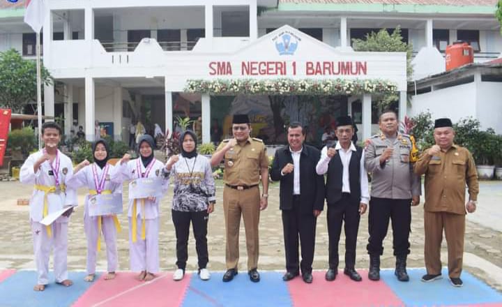 Edy Junaedi Hadiri Perpisahan Siswa SMAN 1 Barumun