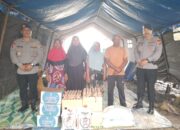 Brimob Salurkan Bantuan Sembako Korban Kebakaran