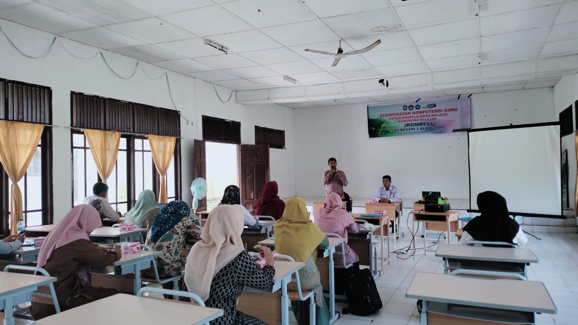 Kombel SMPN 2 Blangpidie Latihan Peningkatan Kompetensi Guru