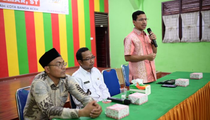 Farid Nyak Umar Terima Keluhan Terkait Bus Trans Koetaradja