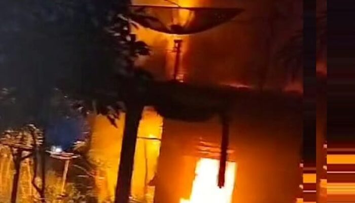 Dua Rumah Dan Dapur Warung Lontong Hangus Terbakar