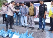 Sambut Ramadan, Kapolres Bener Meriah Bagikan Daging Meugang