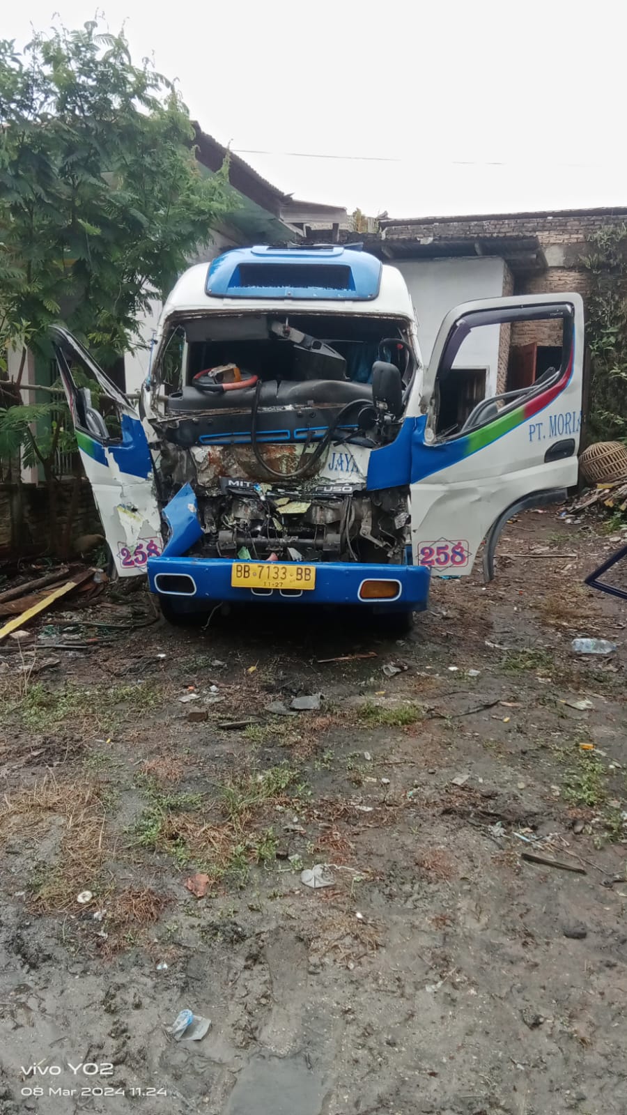 Bus Moria Tabrak Truk Parkir, 14 Luka-luka