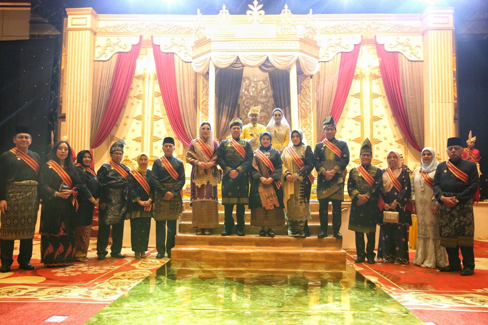 Ijeck Dan Istri Terima Gelar Kehormatan Dari Sultan Kotapinang XIV
