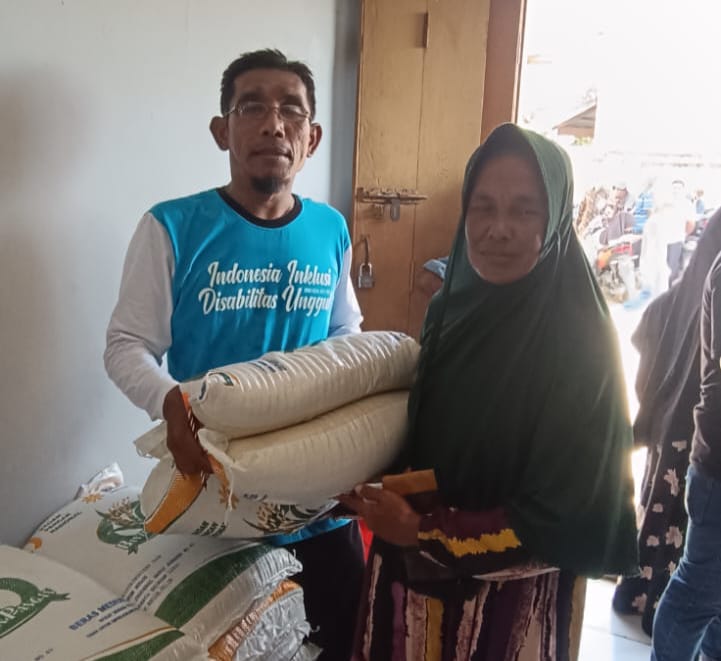 922 KPM Pulo Aceh Terima Bantuan Beras Cadangan Pangan 922 KPM Pulo Aceh Terima Bantuan Beras Cadangan Pangan